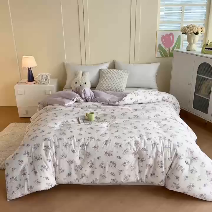 91家纺网 家纺一手货源 找家纺 佳鸿家纺 2025新款云感双层纱冬被软糯云朵棉春秋被被子加厚被芯 紫花梦境