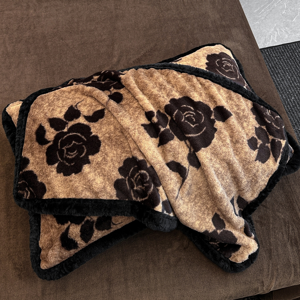 91家纺网 家纺一手货源 找家纺 畅畅家纺 2025新款高克重新款冬季加厚兔毛绒包边款床单床笠四件套 月影-卡