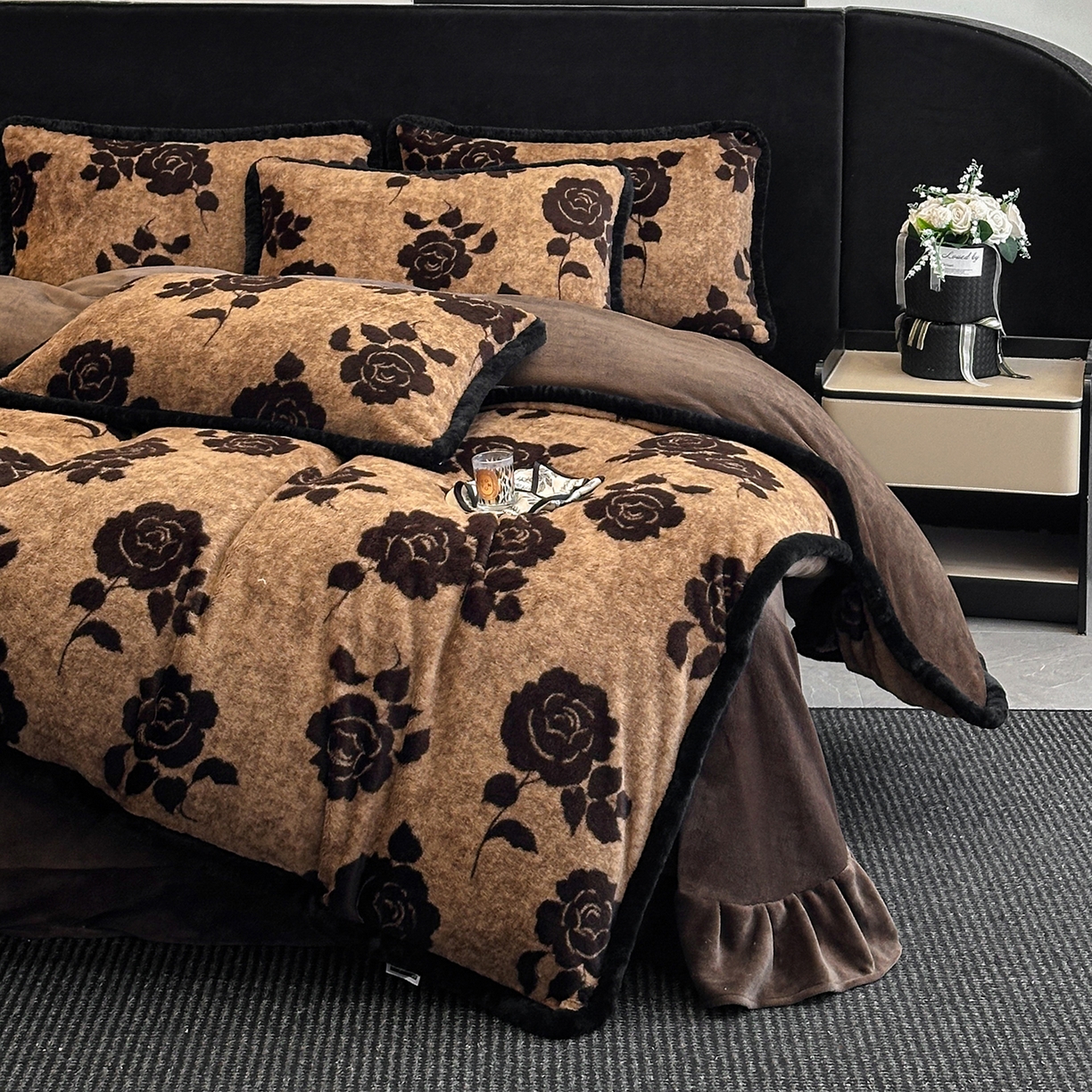 91家纺网 家纺一手货源 找家纺 畅畅家纺 2025新款高克重新款冬季加厚兔毛绒包边款床单床笠四件套 月影-卡