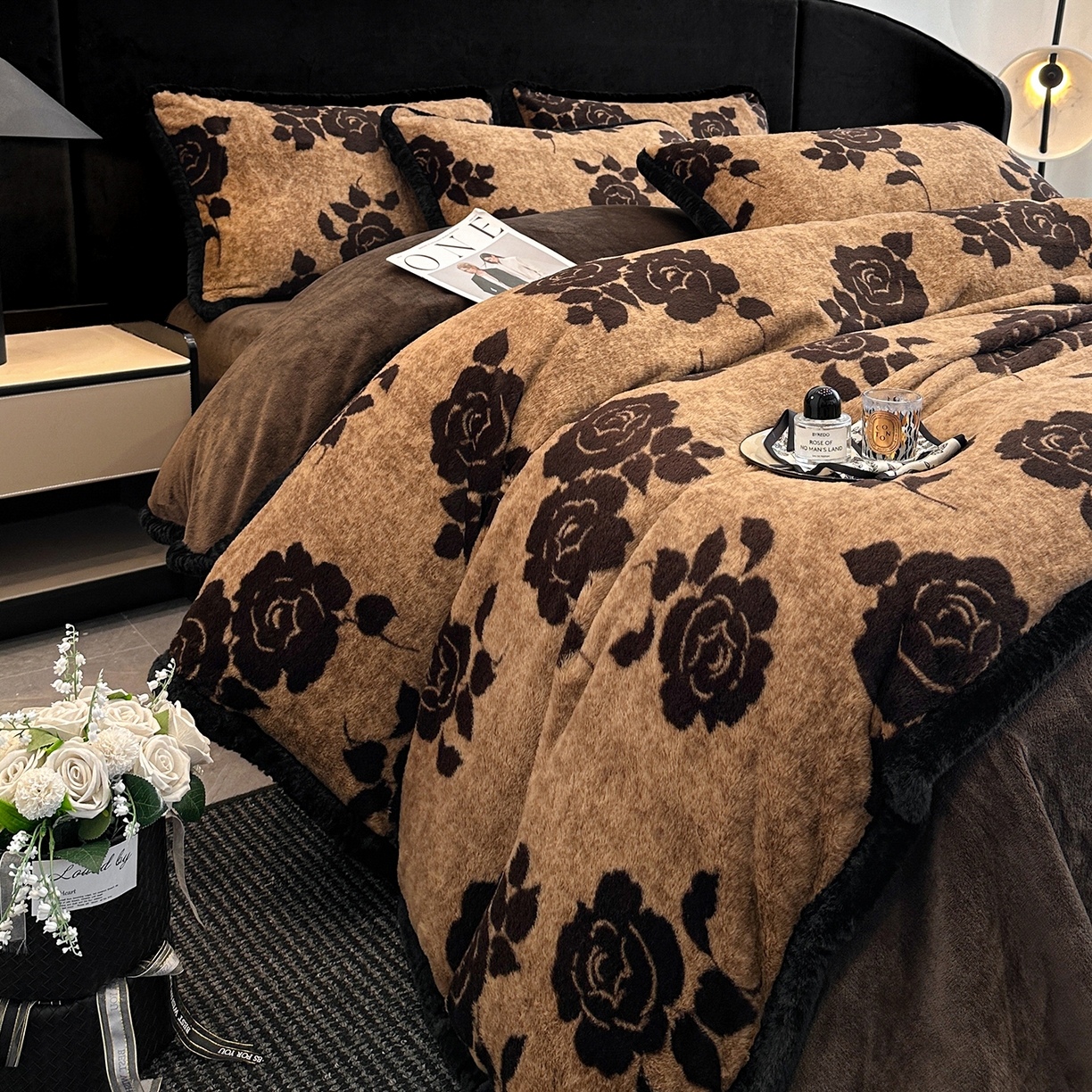 91家纺网 家纺一手货源 找家纺 畅畅家纺 2025新款高克重新款冬季加厚兔毛绒包边款床单床笠四件套 月影-卡