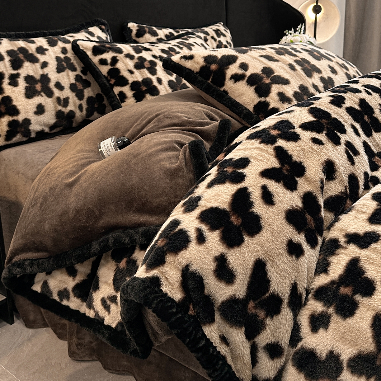 91家纺网 家纺一手货源 找家纺 畅畅家纺 2025新款高克重新款冬季加厚兔毛绒包边款床单床笠四件套 舞蝶-卡