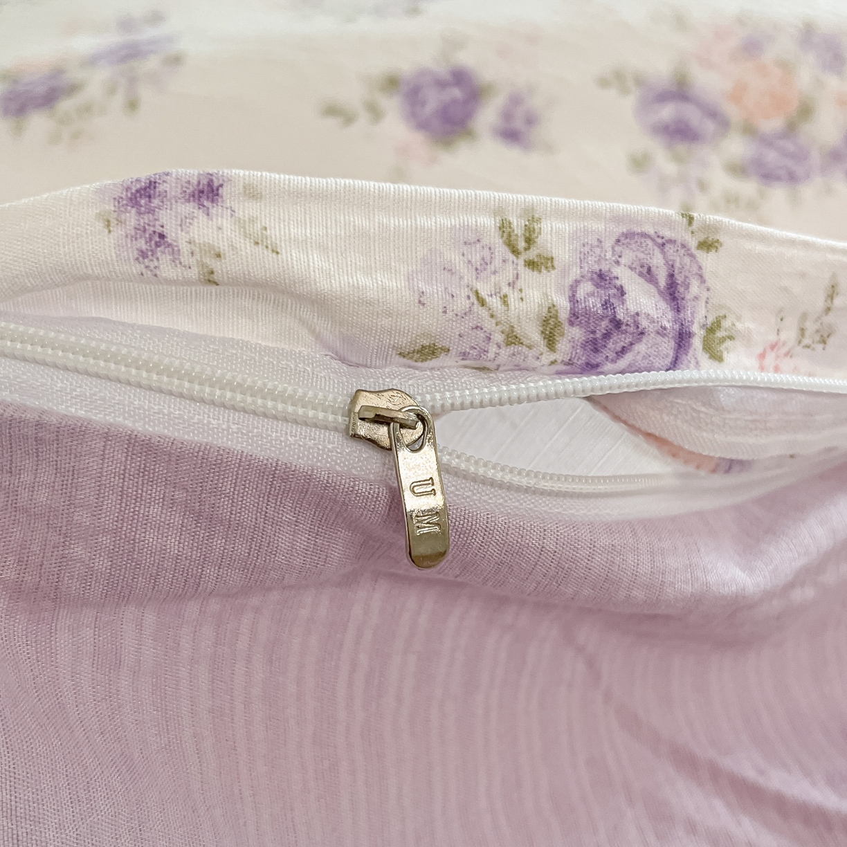 91家纺网 家纺一手货源 找家纺 （总）佳鸿家纺 2025新款卡通云感双层纱四件套碎花学生宿舍三件套床单款（提供买家秀）