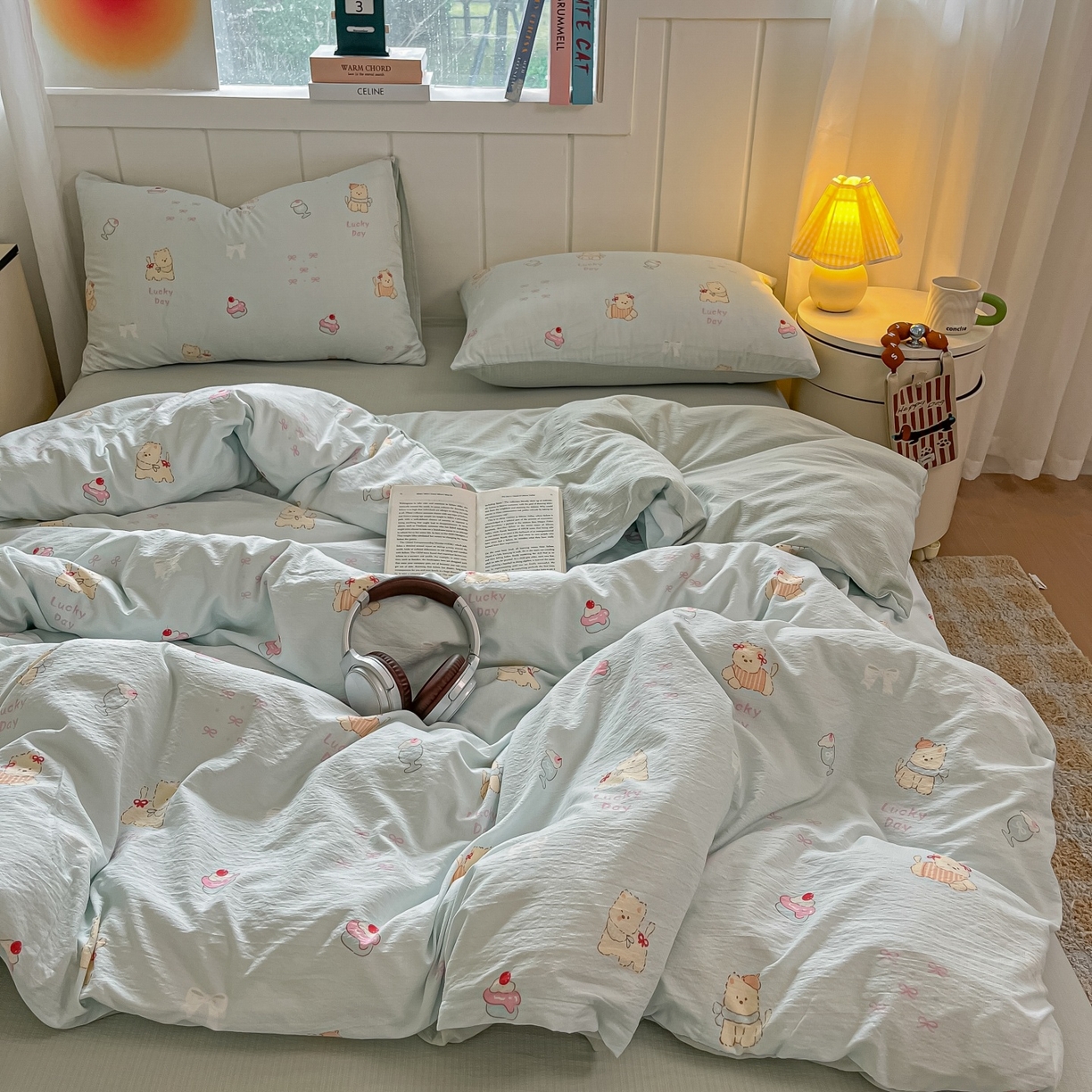 91家纺网 家纺一手货源 找家纺 佳鸿家纺 2025新款卡通云感双层纱四件套碎花学生宿舍三件套床单款 小熊甜点乐园