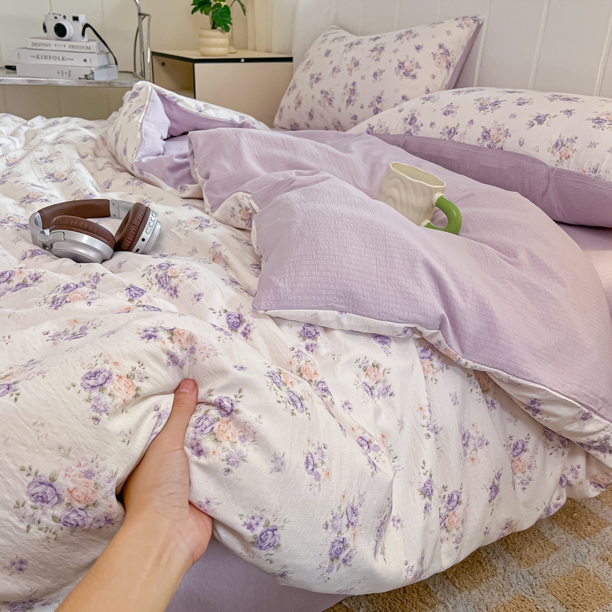 91家纺网 家纺一手货源 找家纺 佳鸿家纺 2025新款卡通云感双层纱四件套碎花学生宿舍三件套床单款 紫花梦境