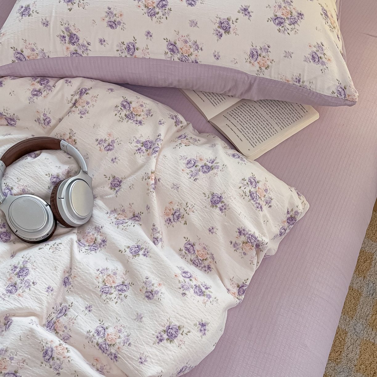 91家纺网 家纺一手货源 找家纺 佳鸿家纺 2025新款卡通云感双层纱四件套碎花学生宿舍三件套床单款 紫花梦境