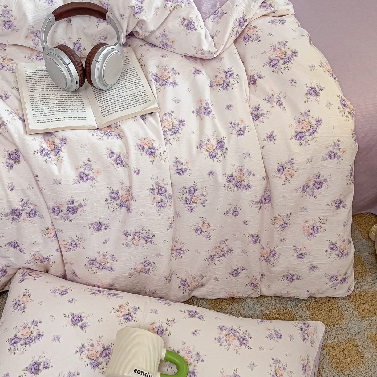 91家纺网 家纺一手货源 找家纺 佳鸿家纺 2025新款卡通云感双层纱四件套碎花学生宿舍三件套床单款 紫花梦境