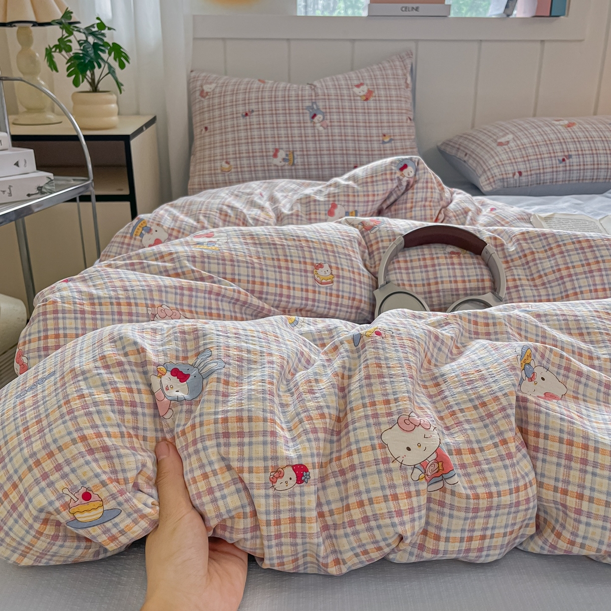 91家纺网 家纺一手货源 找家纺 佳鸿家纺 2025新款卡通云感双层纱四件套碎花学生宿舍三件套床单款 彩格kt