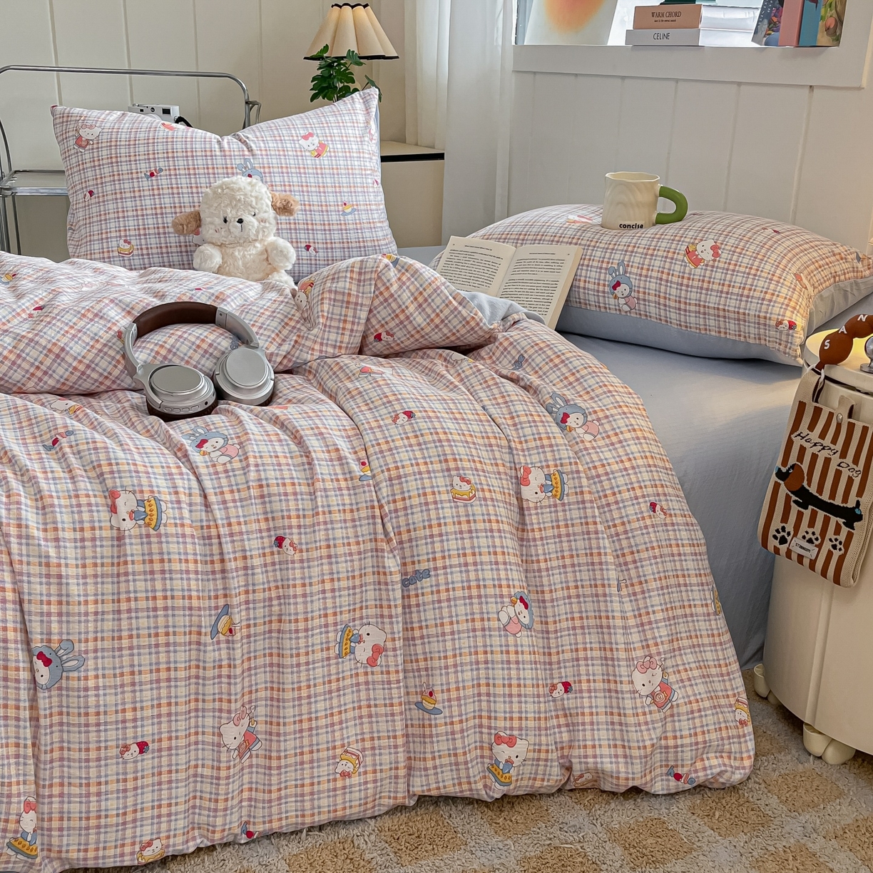 91家纺网 家纺一手货源 找家纺 佳鸿家纺 2025新款卡通云感双层纱四件套碎花学生宿舍三件套床单款 彩格kt