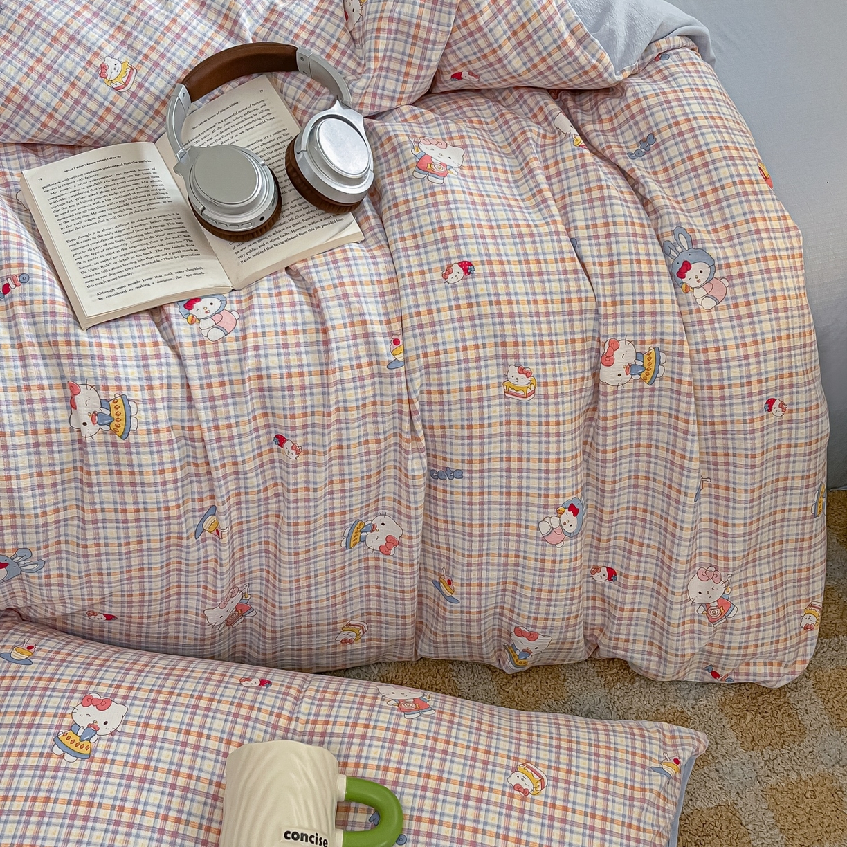 91家纺网 家纺一手货源 找家纺 佳鸿家纺 2025新款卡通云感双层纱四件套碎花学生宿舍三件套床单款 彩格kt