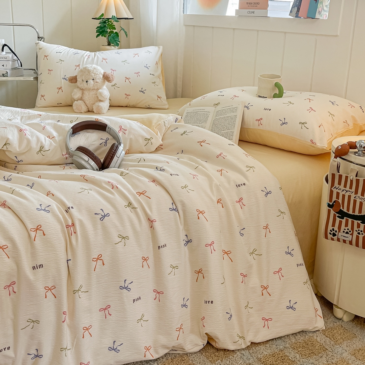 91家纺网 家纺一手货源 找家纺 佳鸿家纺 2025新款卡通云感双层纱四件套碎花学生宿舍三件套床单款 彩色蝴蝶结