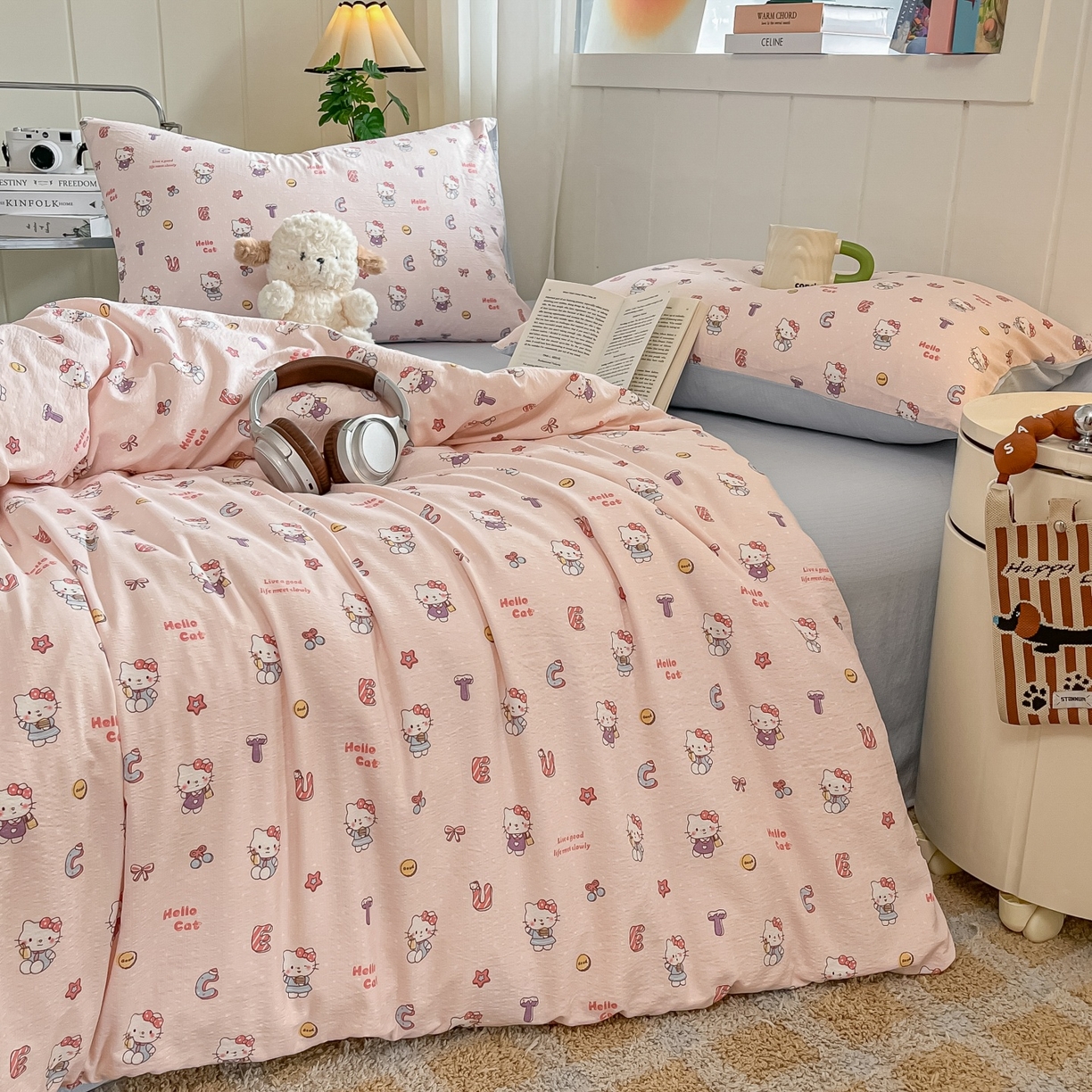 91家纺网 家纺一手货源 找家纺 佳鸿家纺 2025新款卡通云感双层纱四件套碎花学生宿舍三件套床单款 粉猫甜心派对