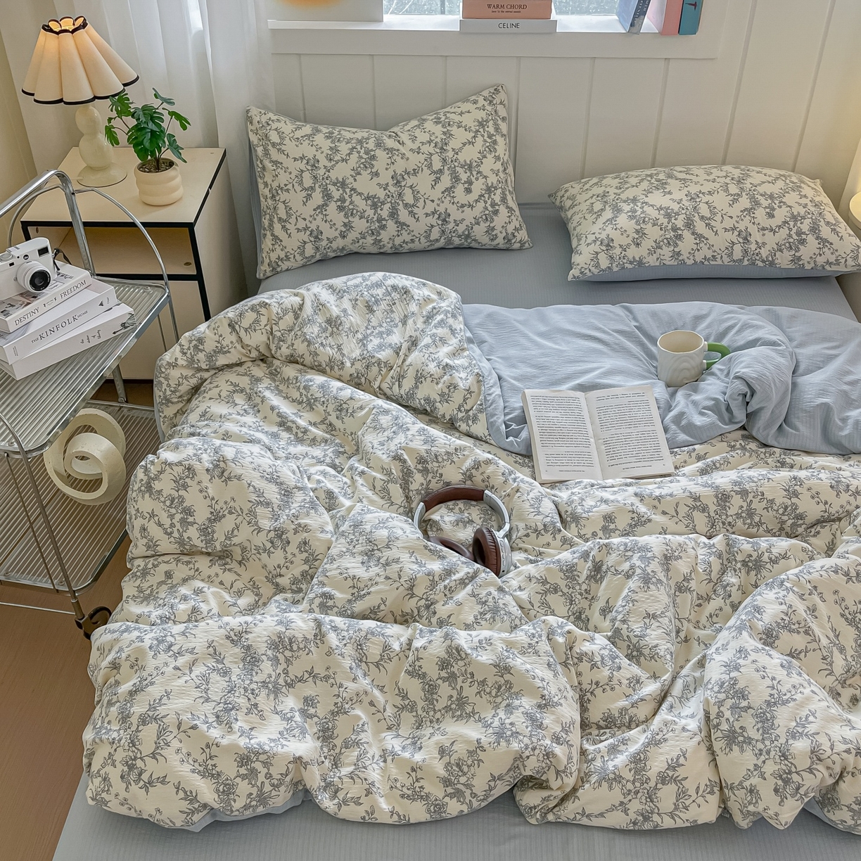 91家纺网 家纺一手货源 找家纺 佳鸿家纺 2025新款卡通云感双层纱四件套碎花学生宿舍三件套床单款 灰调碎花