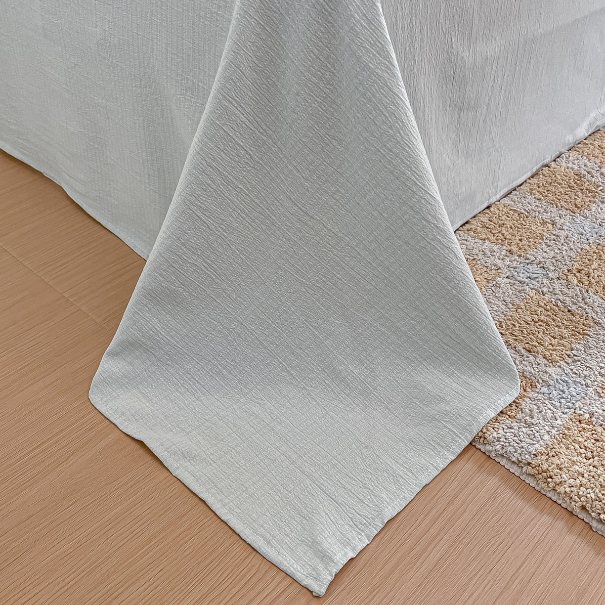 91家纺网 家纺一手货源 找家纺 佳鸿家纺 2025新款卡通云感双层纱四件套碎花学生宿舍三件套床单款 灰调碎花