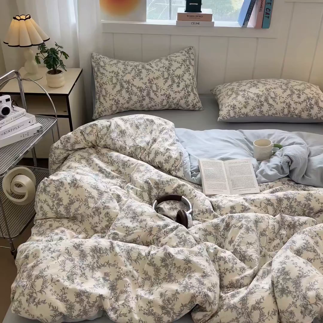 91家纺网 家纺一手货源 找家纺 佳鸿家纺 2025新款卡通云感双层纱四件套碎花学生宿舍三件套床单款 灰调碎花