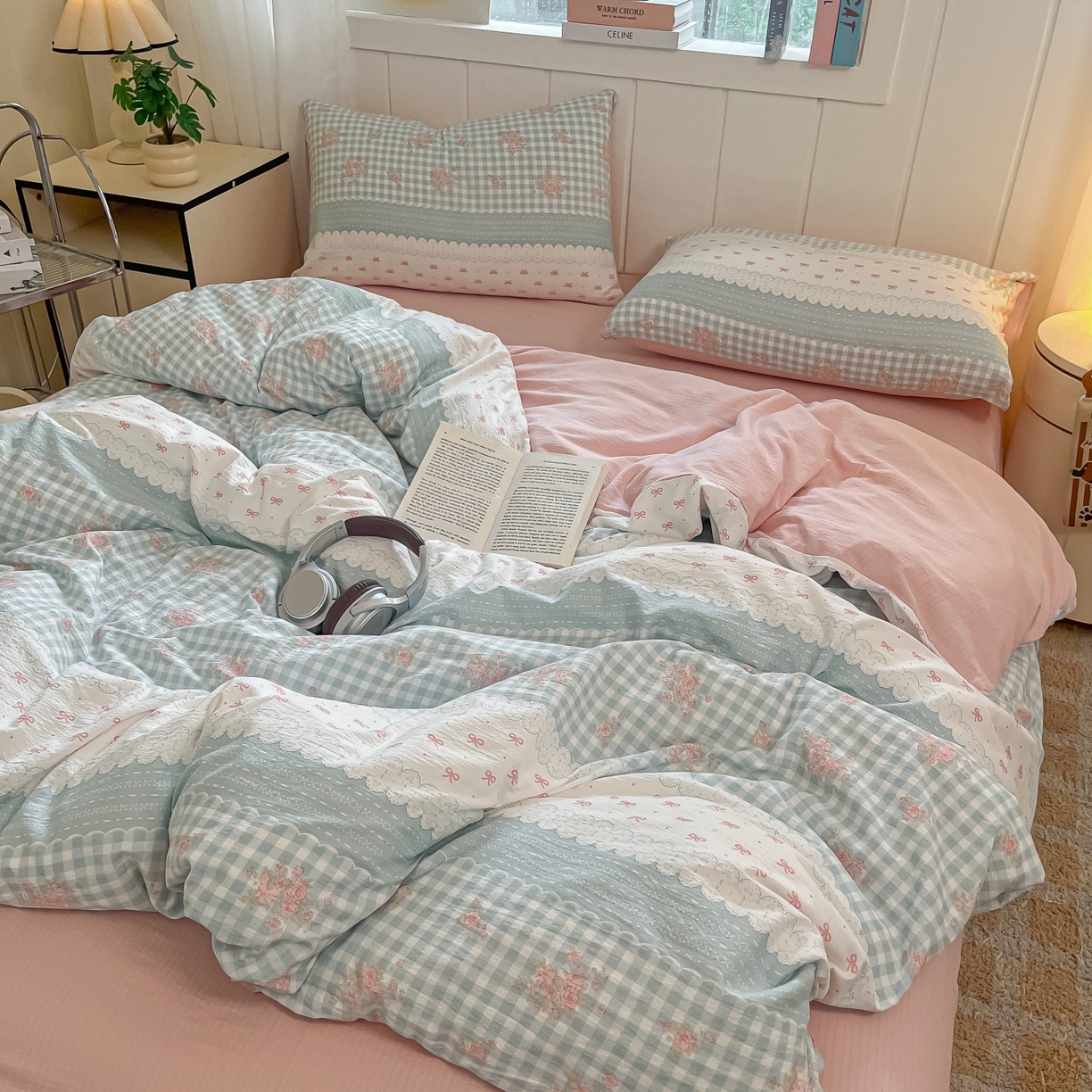 91家纺网 家纺一手货源 找家纺 佳鸿家纺 2025新款卡通云感双层纱四件套碎花学生宿舍三件套床单款 蓝格田园风