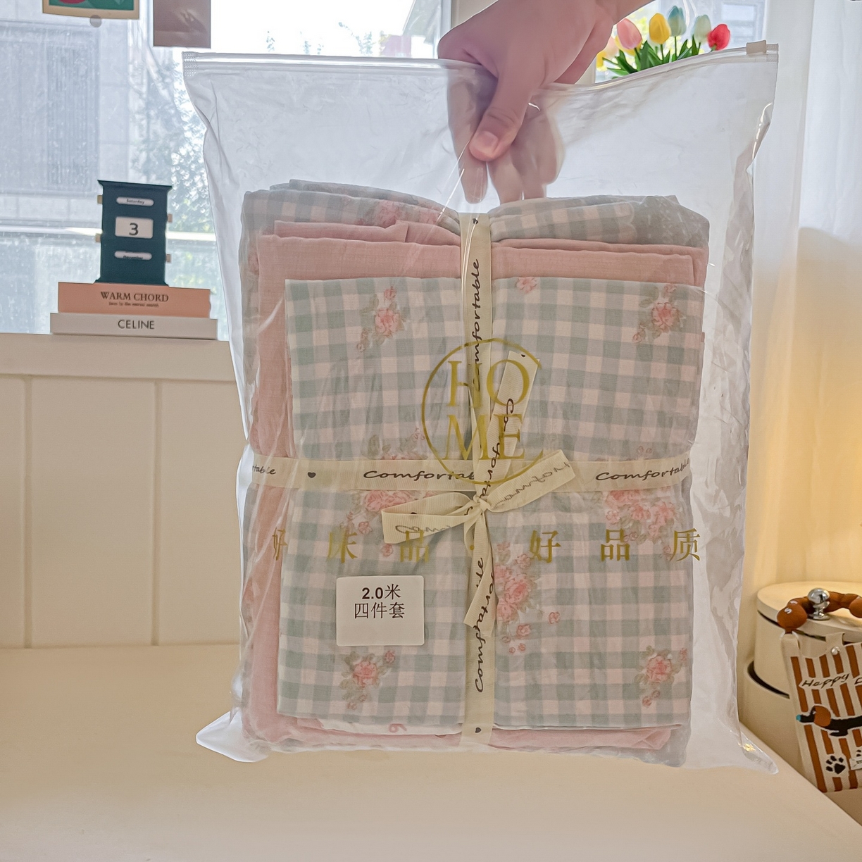 91家纺网 家纺一手货源 找家纺 佳鸿家纺 2025新款卡通云感双层纱四件套碎花学生宿舍三件套床单款 蓝格田园风