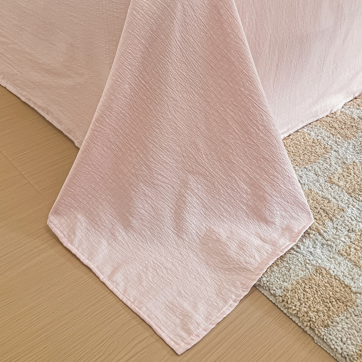 91家纺网 家纺一手货源 找家纺 佳鸿家纺 2025新款卡通云感双层纱四件套碎花学生宿舍三件套床单款 蓝格田园风