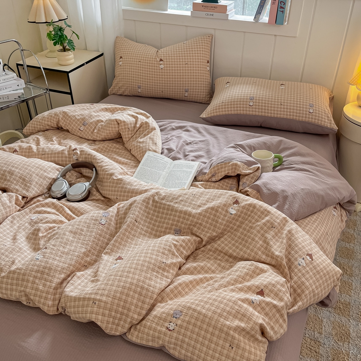 91家纺网 家纺一手货源 找家纺 佳鸿家纺 2025新款卡通云感双层纱四件套碎花学生宿舍三件套床单款 萌宠咖