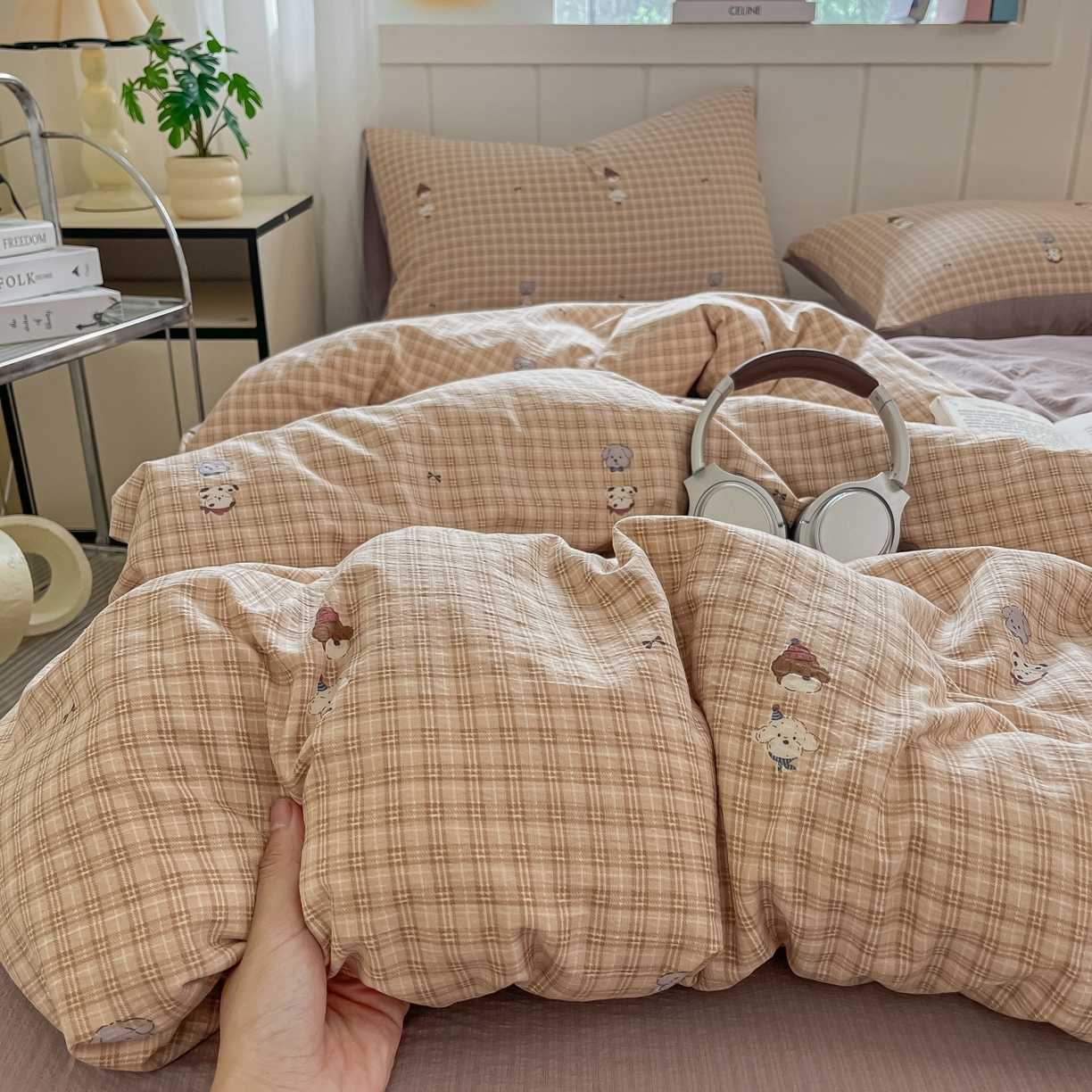 91家纺网 家纺一手货源 找家纺 佳鸿家纺 2025新款卡通云感双层纱四件套碎花学生宿舍三件套床单款 萌宠咖