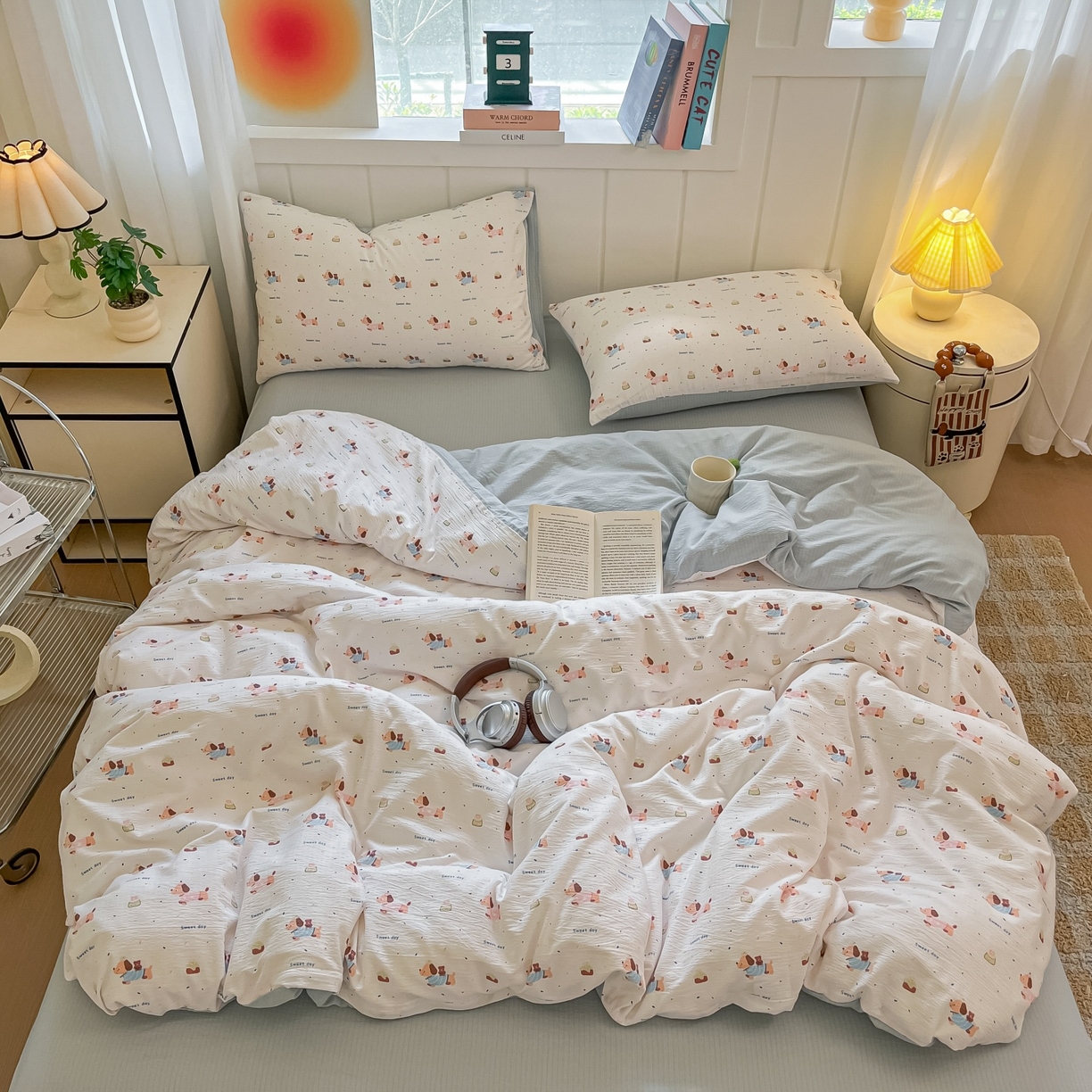 91家纺网 家纺一手货源 找家纺 佳鸿家纺 2025新款卡通云感双层纱四件套碎花学生宿舍三件套床单款 萌趣小狗