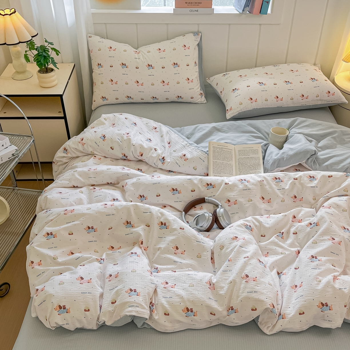 91家纺网 家纺一手货源 找家纺 佳鸿家纺 2025新款卡通云感双层纱四件套碎花学生宿舍三件套床单款 萌趣小狗