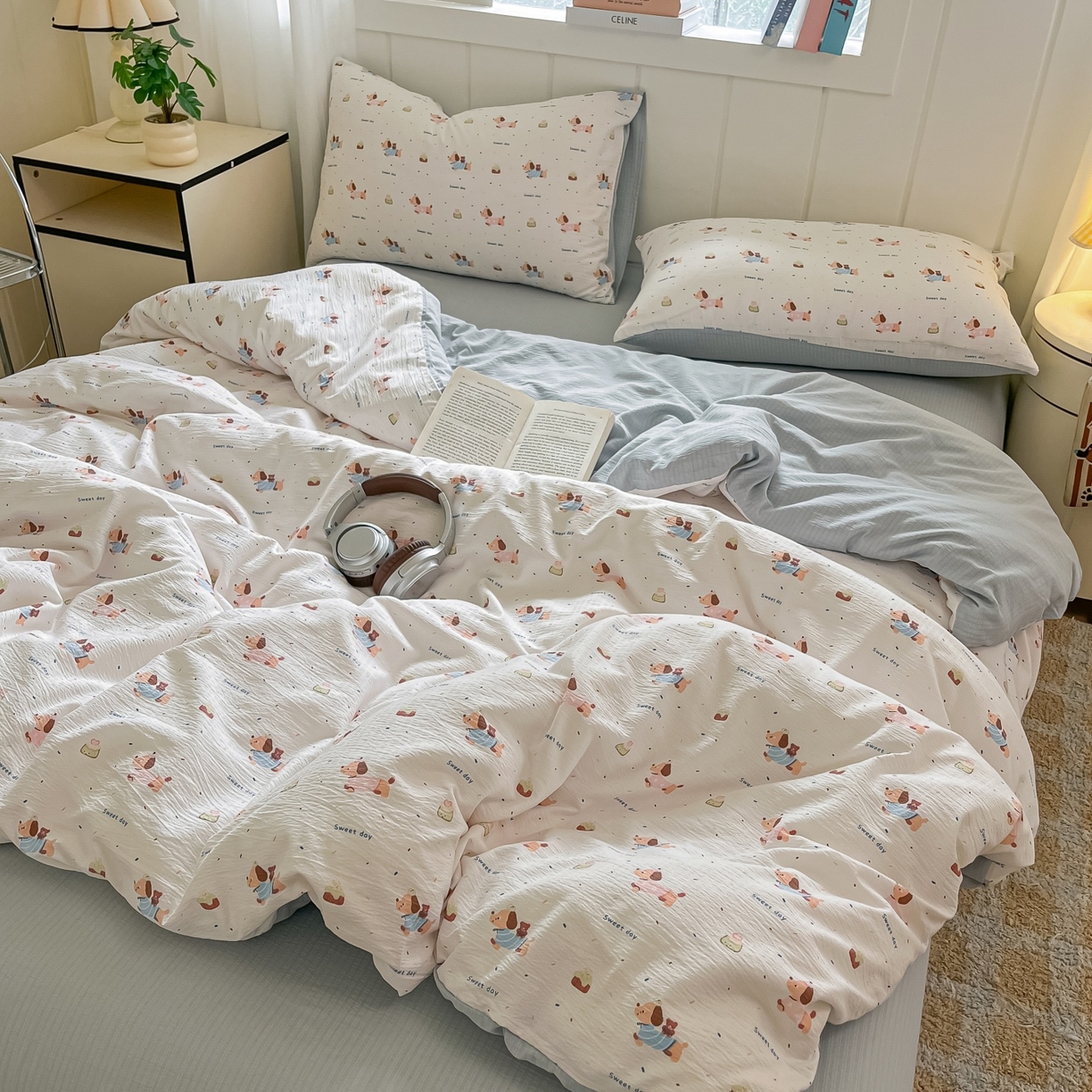 91家纺网 家纺一手货源 找家纺 佳鸿家纺 2025新款卡通云感双层纱四件套碎花学生宿舍三件套床单款 萌趣小狗