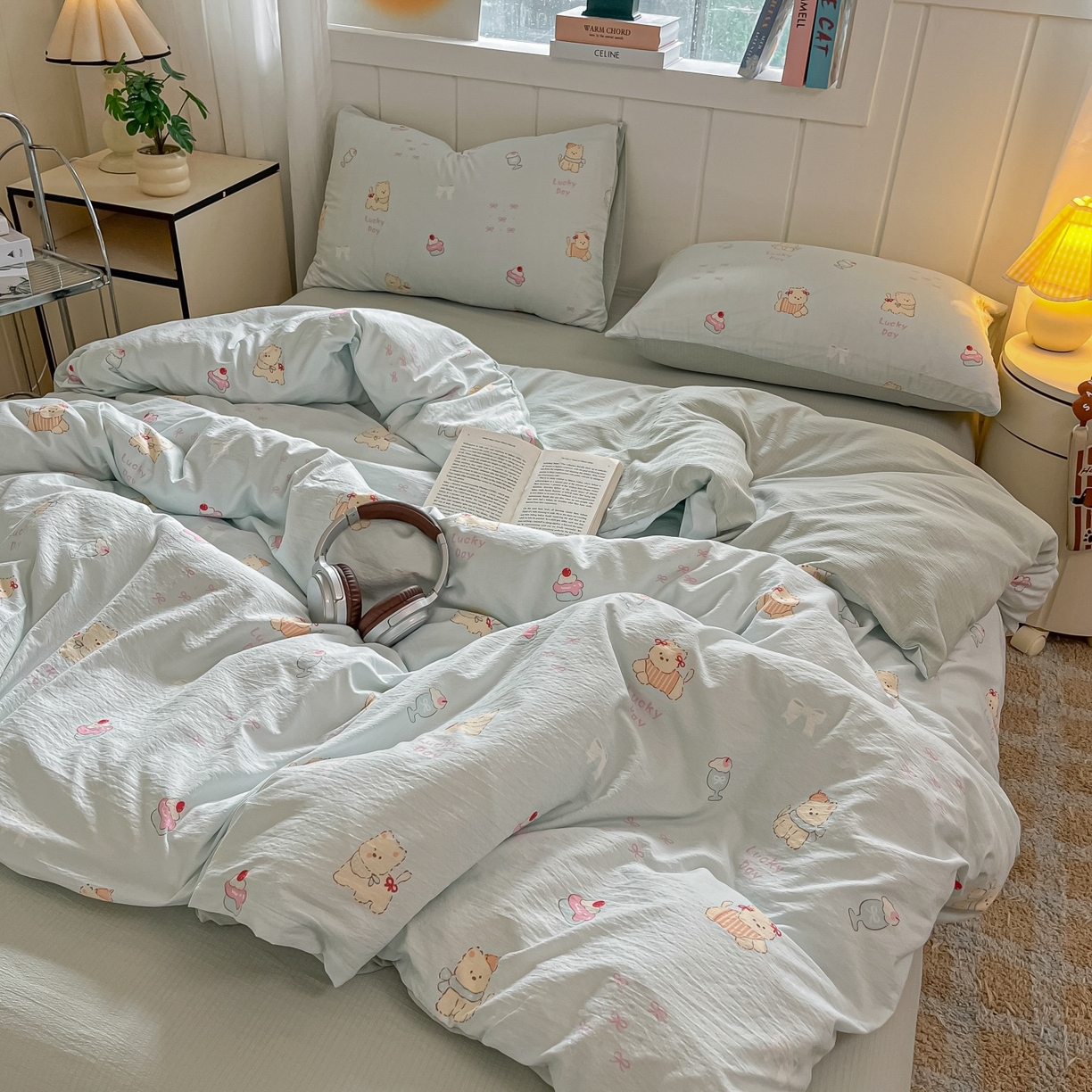 91家纺网 家纺一手货源 找家纺 佳鸿家纺 2025新款卡通云感双层纱四件套碎花学生宿舍三件套床单款 小熊甜点乐园