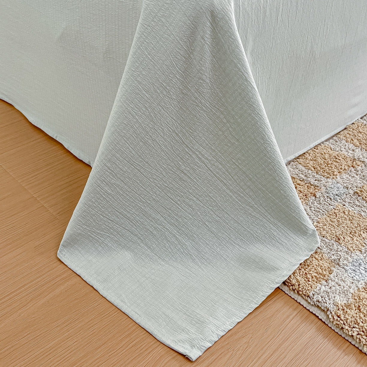 91家纺网 家纺一手货源 找家纺 佳鸿家纺 2025新款卡通云感双层纱四件套碎花学生宿舍三件套床单款 小熊甜点乐园