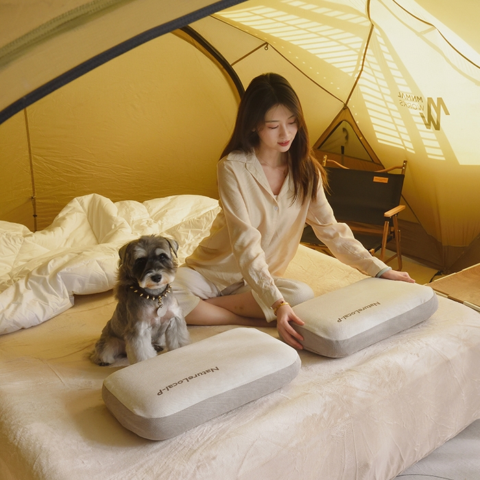 91家纺网 家纺一手货源 找家纺 佳鸿家纺 2025新款户外露营午睡枕头便捷式快回弹静音护颈枕头 夏日沙