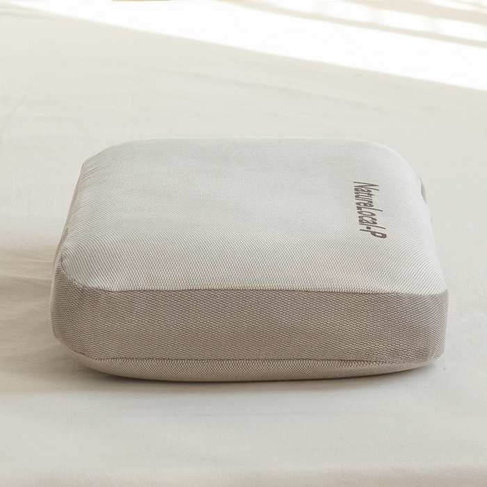 91家纺网 家纺一手货源 找家纺 佳鸿家纺 2025新款户外露营午睡枕头便捷式快回弹静音护颈枕头 弗列灰