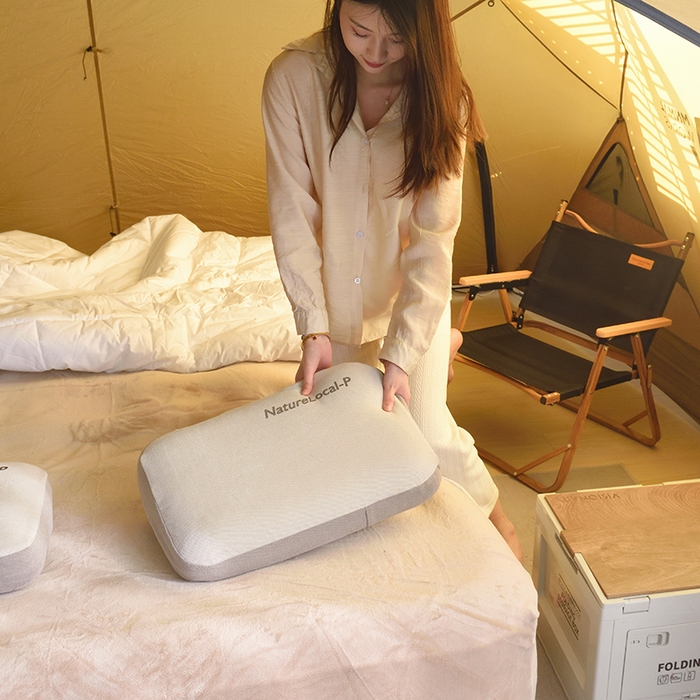 91家纺网 家纺一手货源 找家纺 佳鸿家纺 2025新款户外露营午睡枕头便捷式快回弹静音护颈枕头 夏日沙