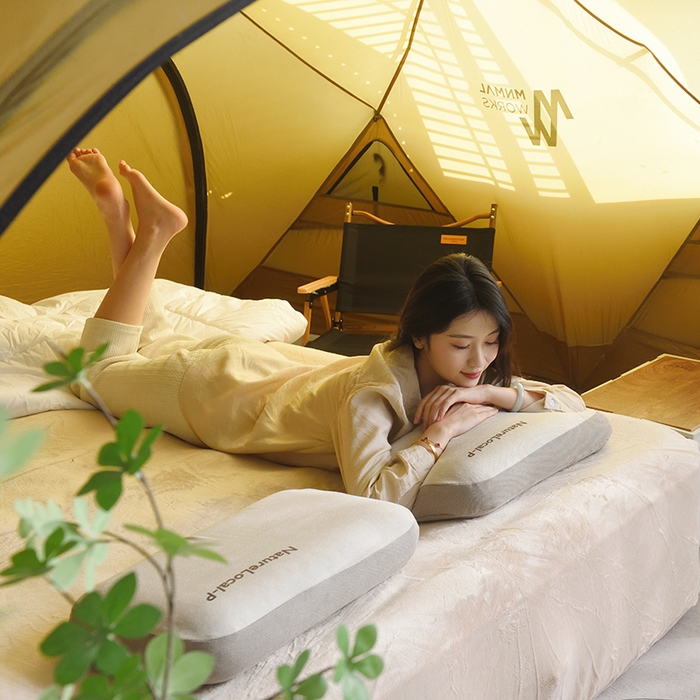 91家纺网 家纺一手货源 找家纺 佳鸿家纺 2025新款户外露营午睡枕头便捷式快回弹静音护颈枕头 弗列灰