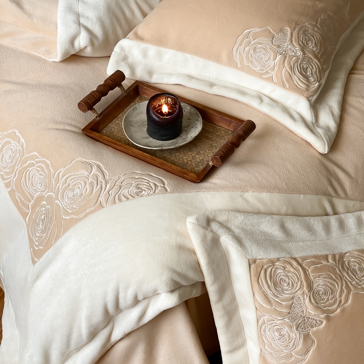 91家纺网 家纺一手货源 找家纺 （总）云栖家居 2025新款加厚立体防静电绣花牛奶绒刺绣四件套花影