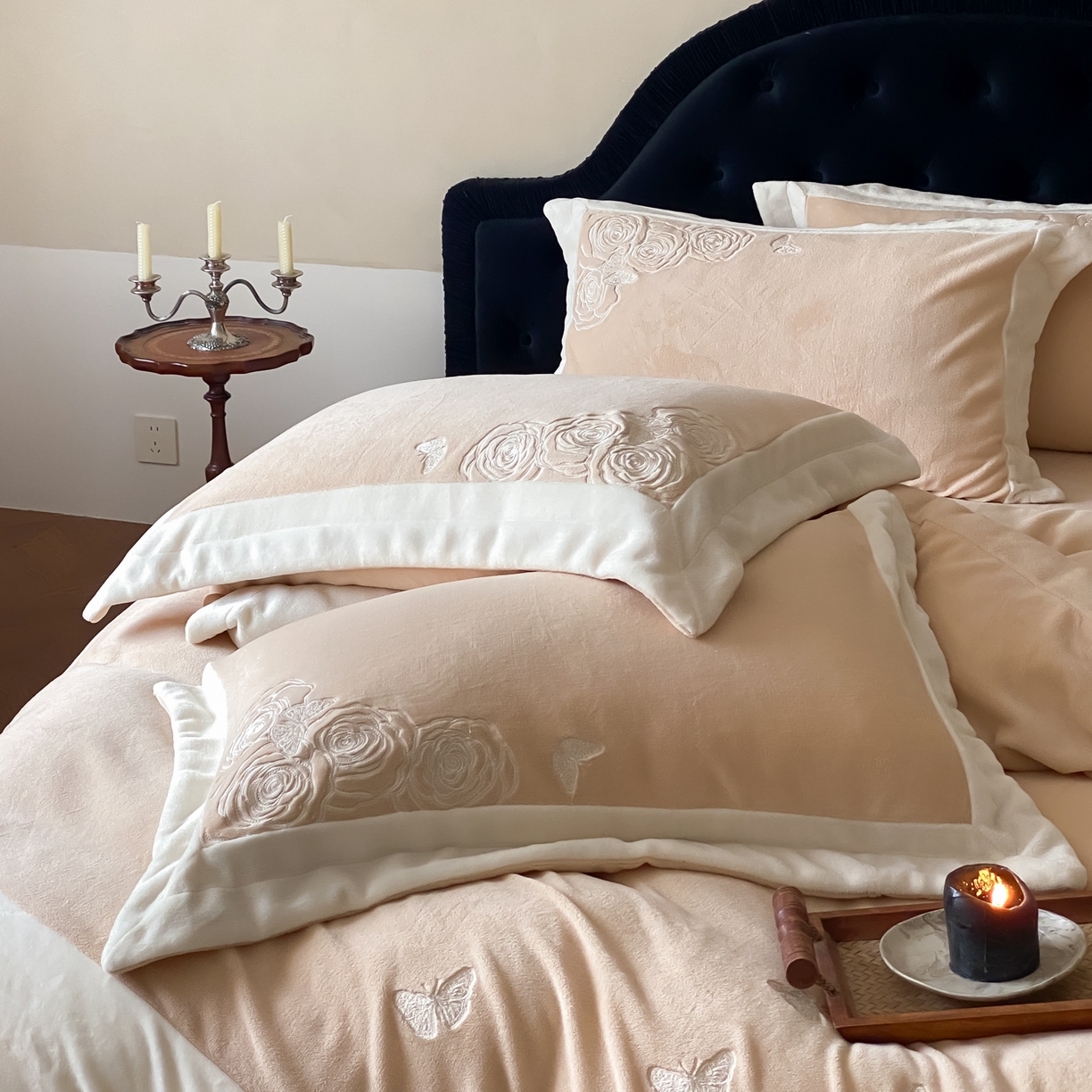 91家纺网 家纺一手货源 找家纺 （总）云栖家居 2025新款加厚立体防静电绣花牛奶绒刺绣四件套花影