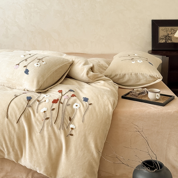 91家纺网 家纺一手货源 找家纺 （总）Mr.pig猪先生水洗棉 2025新款230克牛奶绒毛巾绣四件套