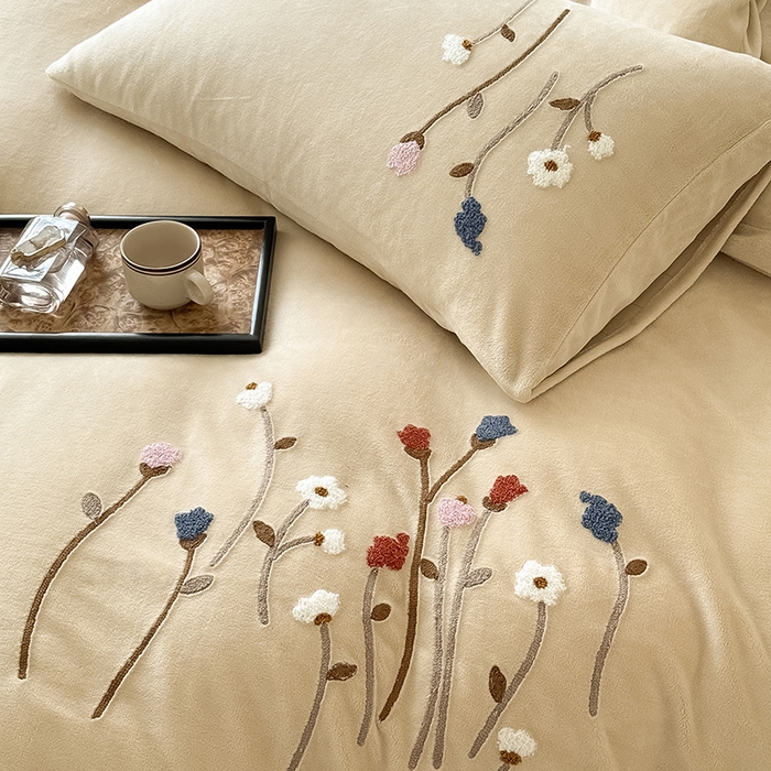 91家纺网 家纺一手货源 找家纺 （总）Mr.pig猪先生水洗棉 2025新款230克牛奶绒毛巾绣四件套