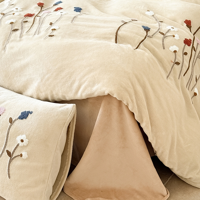 91家纺网 家纺一手货源 找家纺 （总）Mr.pig猪先生水洗棉 2025新款230克牛奶绒毛巾绣四件套