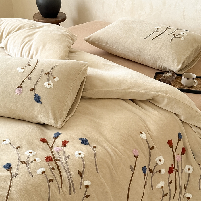 91家纺网 家纺一手货源 找家纺 （总）Mr.pig猪先生水洗棉 2025新款230克牛奶绒毛巾绣四件套