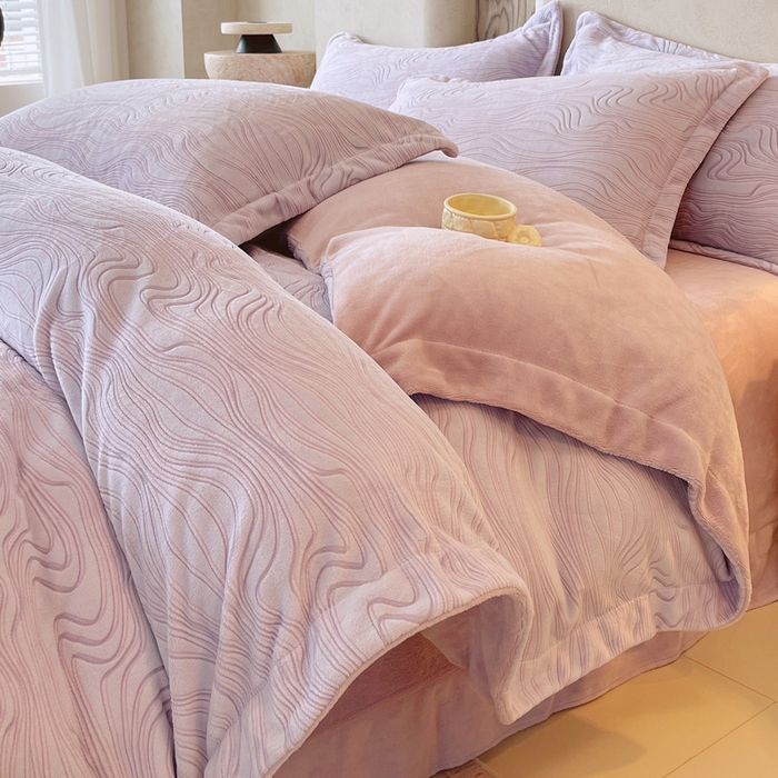 91家纺网 家纺一手货源 找家纺 （总）春皖家纺 2025新款全消光雕花绒牛奶绒四件套