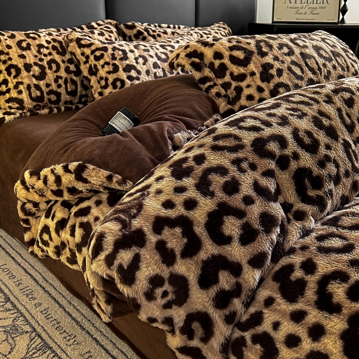 91家纺网 家纺一手货源 找家纺 弗苓家纺 2025新款亲肤舒适兔毛绒四件套 豹纹-咖