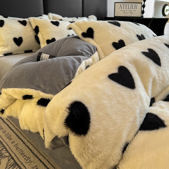 91家纺网 家纺一手货源 找家纺 弗苓家纺 2025新款亲肤舒适兔毛绒四件套 爱心