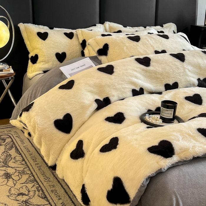 91家纺网 家纺一手货源 找家纺 弗苓家纺 2025新款亲肤舒适兔毛绒四件套 爱心