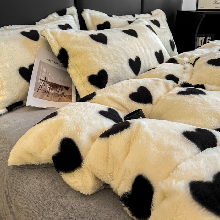 91家纺网 家纺一手货源 找家纺 弗苓家纺 2025新款亲肤舒适兔毛绒四件套 爱心