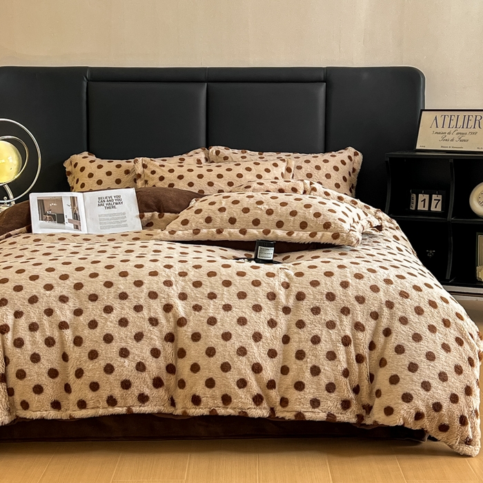 91家纺网 家纺一手货源 找家纺 弗苓家纺 2025新款亲肤舒适兔毛绒四件套 波点-咖