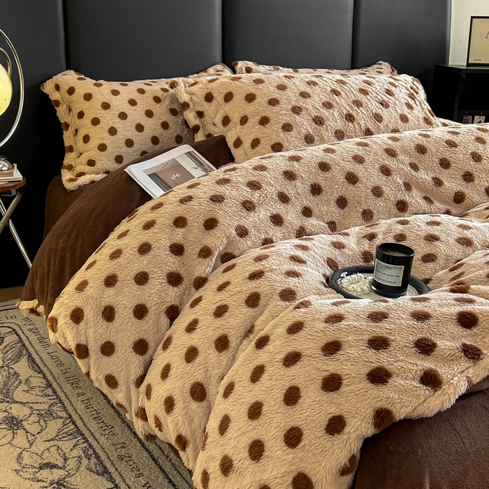 91家纺网 家纺一手货源 找家纺 弗苓家纺 2025新款亲肤舒适兔毛绒四件套 波点-咖