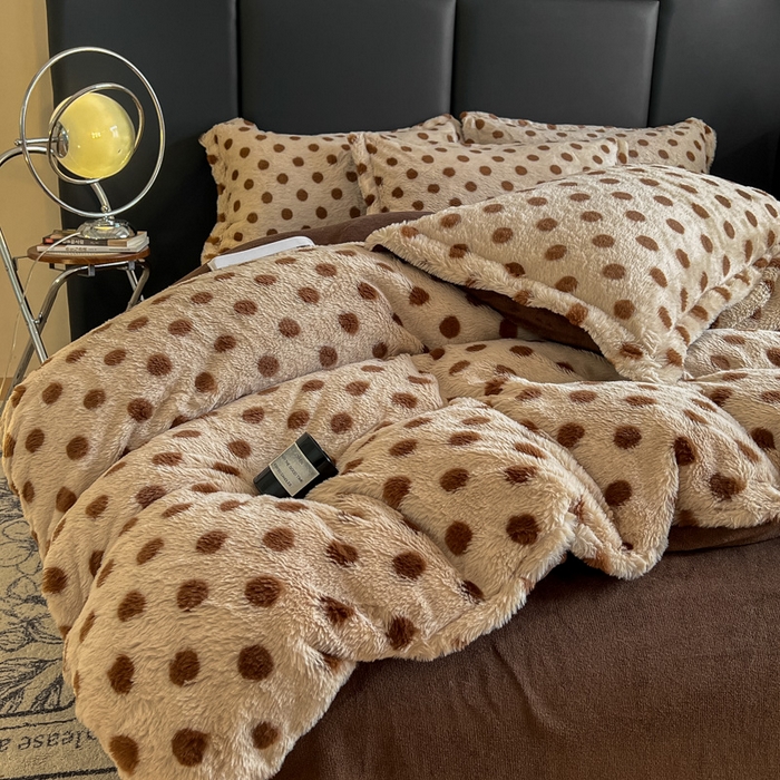 91家纺网 家纺一手货源 找家纺 弗苓家纺 2025新款亲肤舒适兔毛绒四件套 波点-咖