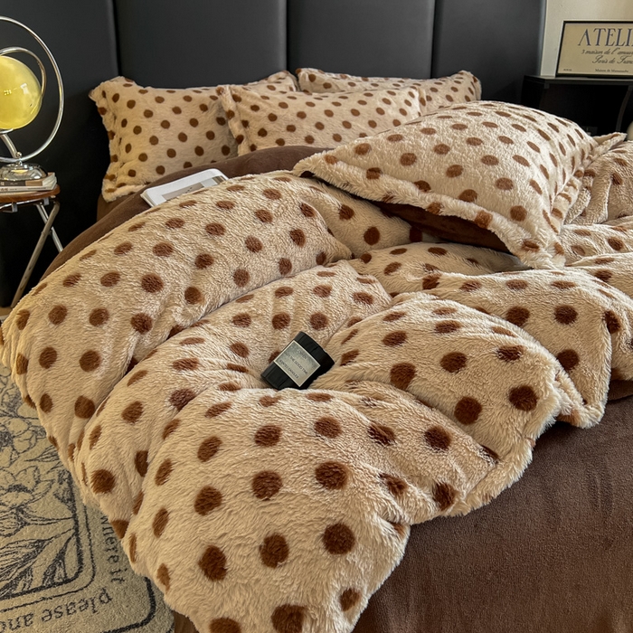 91家纺网 家纺一手货源 找家纺 弗苓家纺 2025新款亲肤舒适兔毛绒四件套 波点-咖