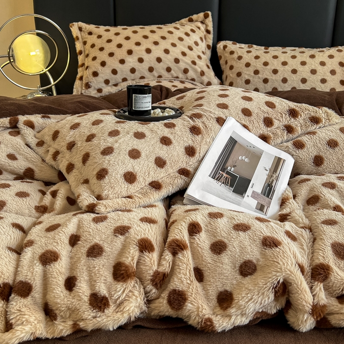 91家纺网 家纺一手货源 找家纺 弗苓家纺 2025新款亲肤舒适兔毛绒四件套 波点-咖