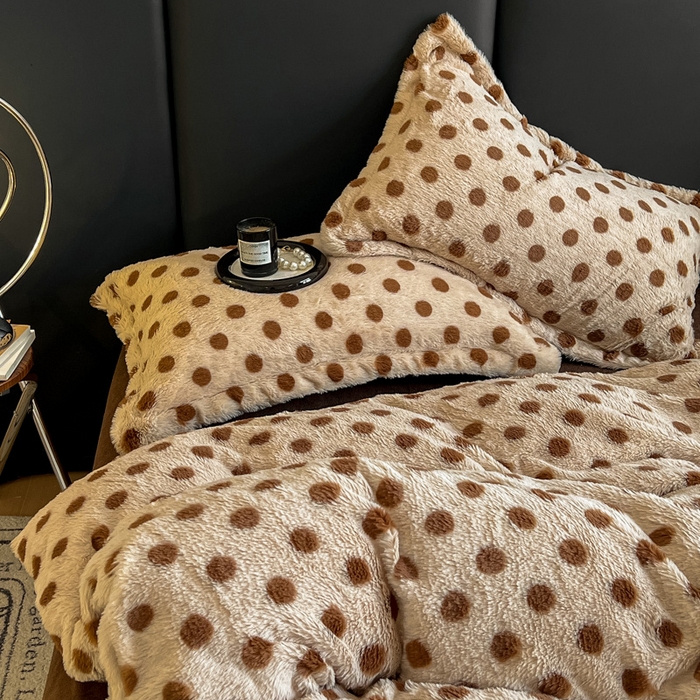 91家纺网 家纺一手货源 找家纺 弗苓家纺 2025新款亲肤舒适兔毛绒四件套 波点-咖