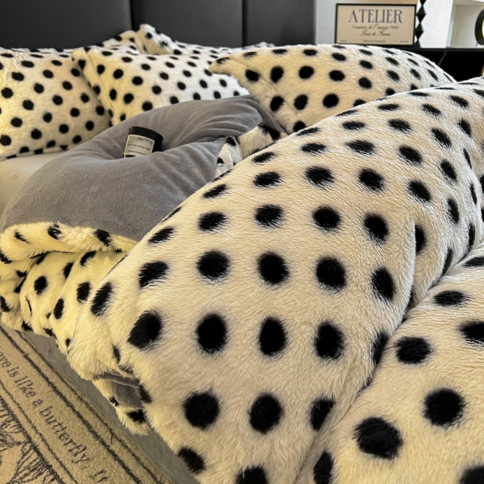 91家纺网 家纺一手货源 找家纺 弗苓家纺 2025新款亲肤舒适兔毛绒四件套 波点-奶白